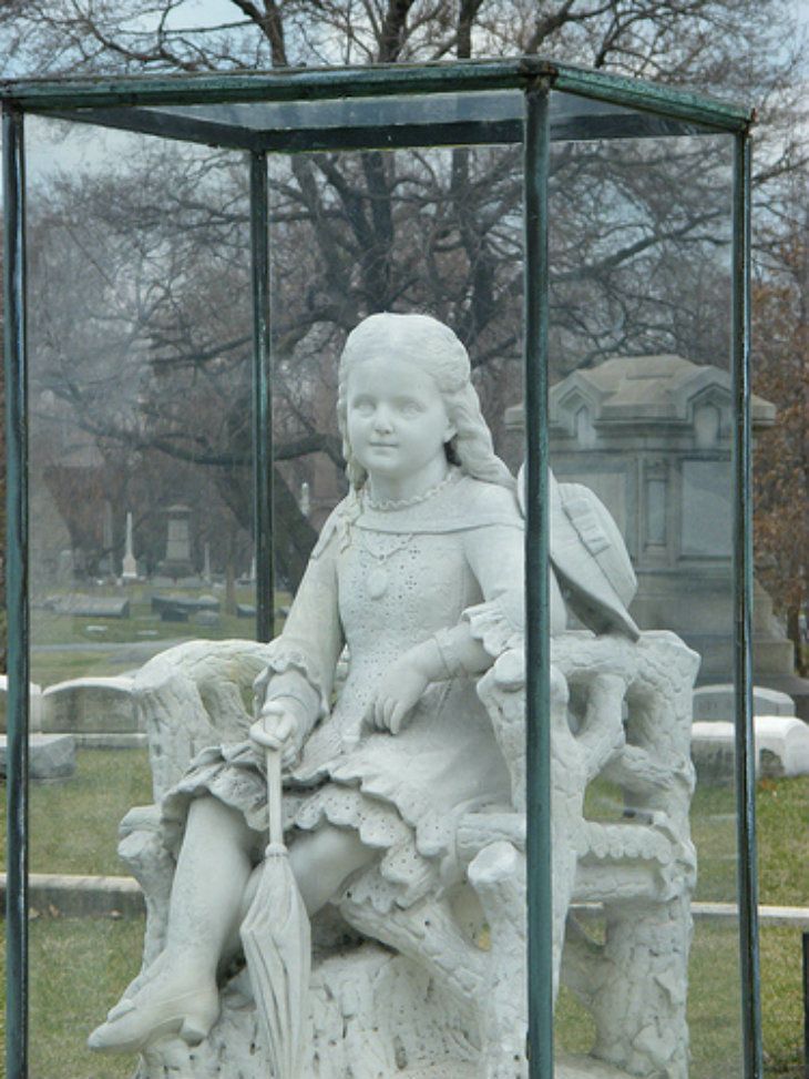 قبر إينز كلارك