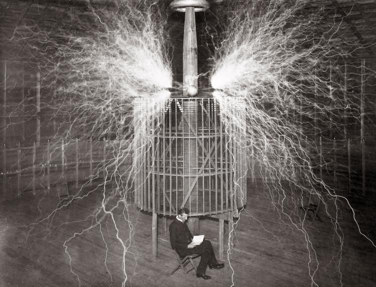 نيكولا تيسلا مهندس كهربائي مهندس ميكانيكي مخترع التيار الكهربائي المتردد فيزيائي