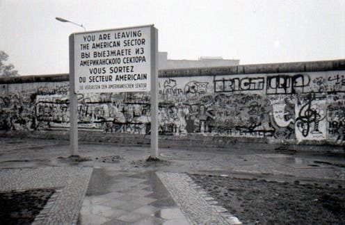 حقائق رائعة ومثيرة للاهتمام حول حادثة سقوط جدار برلين ألمانيا برلين الشرقية الغربية السلطات الشيوعية الألمانية الغرب الديمقراطي
