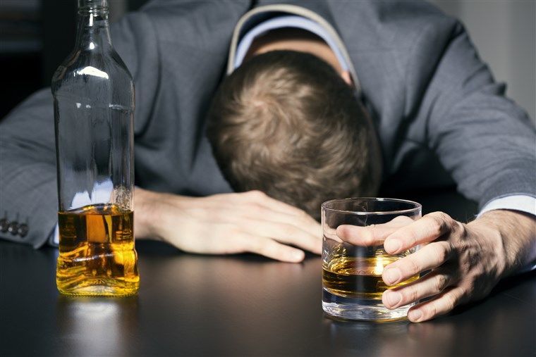 ما يحدث لجسمك عندما تتوقف عن شرب الكحول لمدة 28 يوم لماذا يجب عليك التوقف عن شرب المشروبات الكحولية شرب النبيذ صحة الكبد الكحوليات