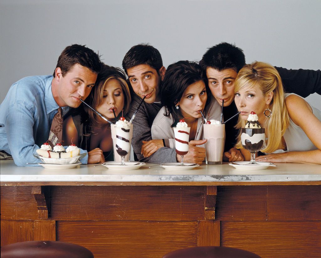 10 توضحيات من مسلسل Friends ضايقتنا لسنوات مجموعة من النقاط التي لربما تساءلت عنها عندما كنت تشاهد مسلسل فريندز حقائق حول المسلسل التلفزيوني Friends 