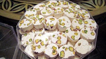 طريقة عمل من السما طريقة إعداد حلوى من السما الحلويات التقليدية العراقية علاج الإمساك علاج السعال شجرة البلوط مادة المن المكسرات الفستق الحبي