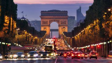أشياء لم تكن تعرفها عن باريس مدينة الأضواء أسبوع الموضة أرض الظلال سترى تماثيل من دون رأس في كل مكان رؤية الآثار العاصمة الفرنسية