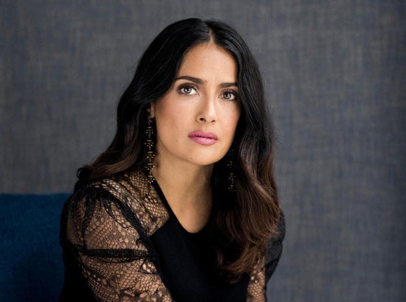 معلومات عن سلمى حايك ممثلة مكسيكية أمريكية ابنة رجل أعمال من أصل لبناني الإعلانات التلفزيونية السينما الأفلام الأجنبية أمها اسبانية