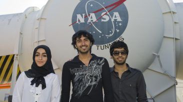 كم يبلغ عدد المسلمين اللذين يعملون في وكالة ناسا التمييز و التفرقة العنصرية وكالة الفضاء الأمريكية لأبحاث الفضاء الحكومة الأمريكية