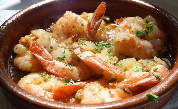 أشهر وأشهى الأكلات في المطبخ الإسباني أكلات إسبانية أفضل والأطيب الأكلات في إسبانيا البحر المتوسط المأكولات البحرية والأسماك