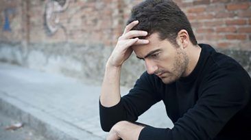 11 معلومة قد لا تدركها يمكن أن تكون من علامات على الاكتئاب إشارات تدل على احتمال إصابتك بالاكتئاب الكآبة الحزن اضطراب مزاجي الأفكار السلبية فقدان الحماس