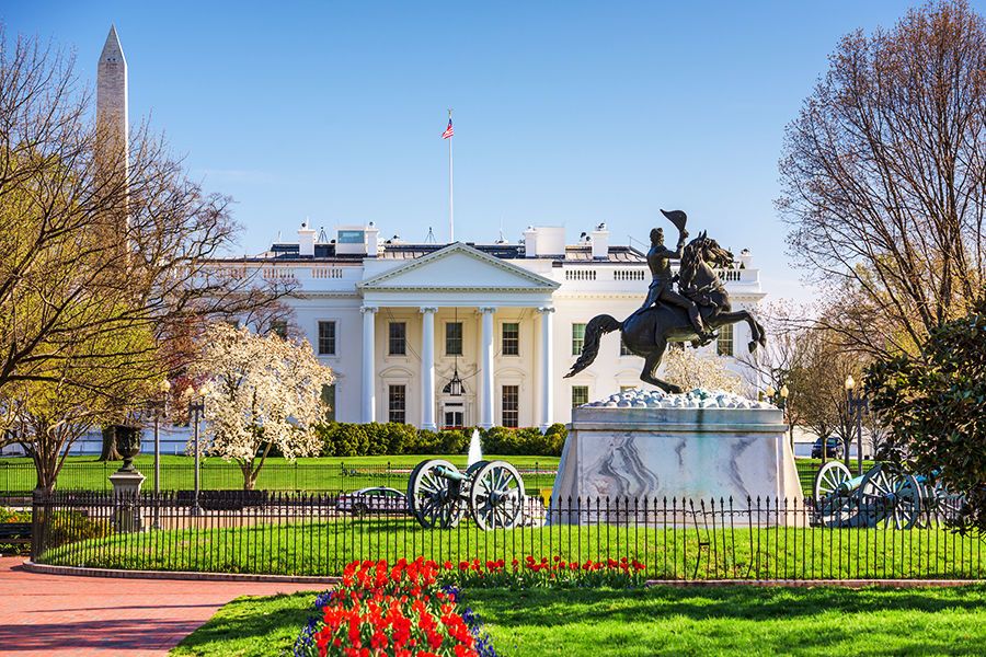 10 حقائق مثيرة للاهتمام عن البيت الأبيض مجموعة من المعلومات التي لم تسمع بها من قبل حول البيت الأبيض أين يعيش الرئيس الأمريكي في واشنطن