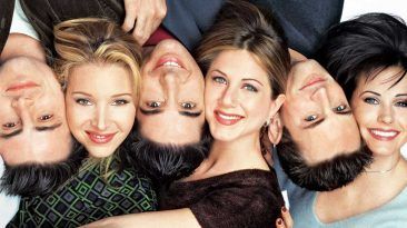 10 توضحيات من مسلسل Friends ضايقتنا لسنوات مجموعة من النقاط التي لربما تساءلت عنها عندما كنت تشاهد مسلسل فريندز حقائق حول المسلسل التلفزيوني Friends